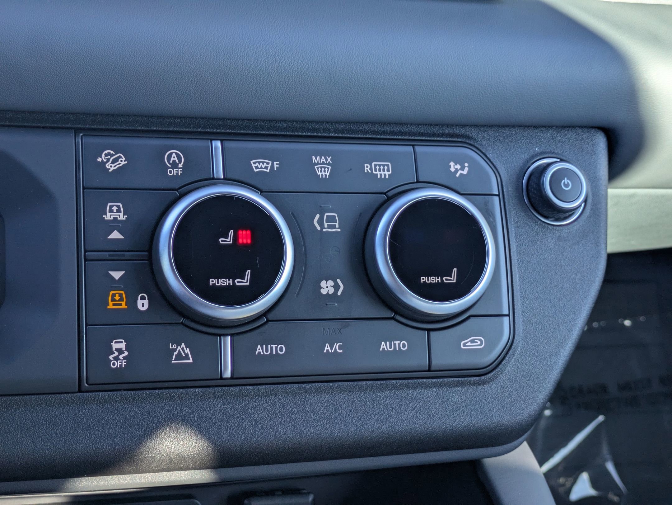 Certified 2023 Land Rover Defender 110 X-Dynamic SE image 16