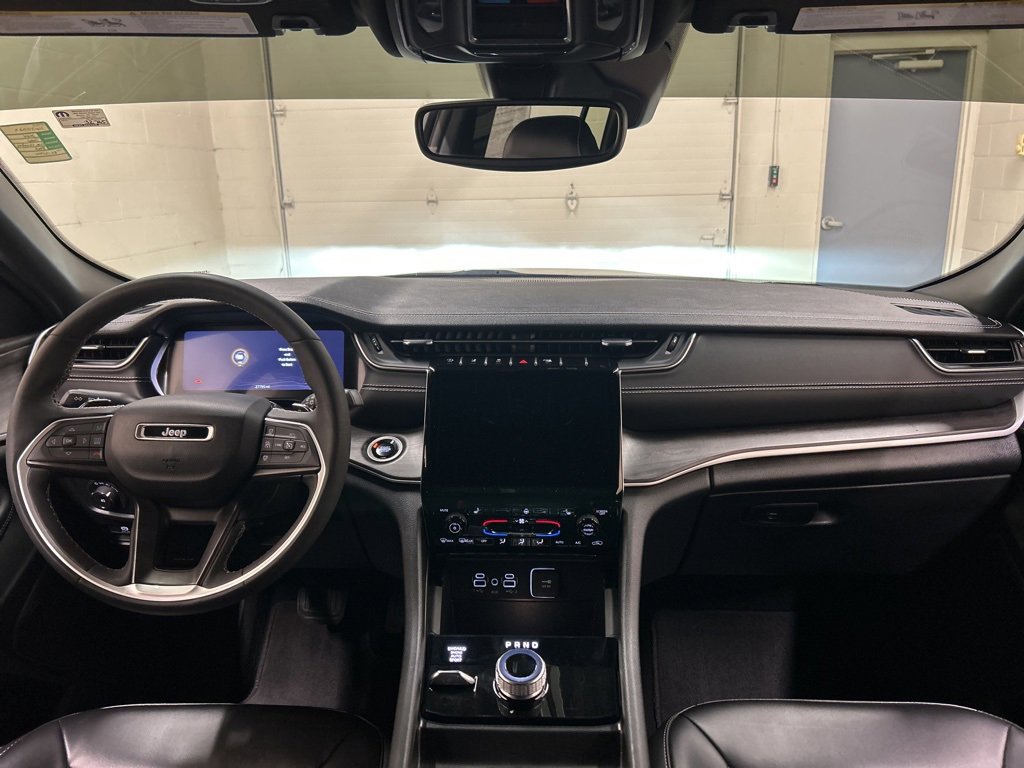 Used 2024 Jeep Grand Cherokee Limited w/ Black Appearance Package image 18