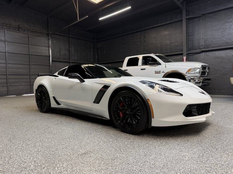 Used 2017 Chevrolet Corvette Z06 w/ Z07 Performance Package RWD image 4