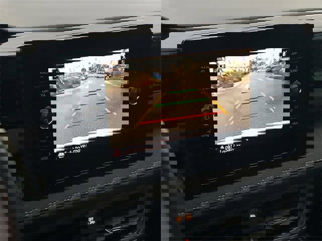 Certified 2025 Volkswagen Taos SE image 23