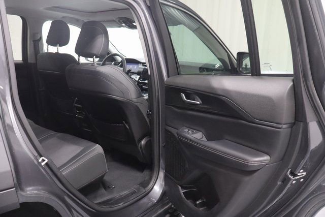 Used 2023 Jeep Grand Cherokee Laredo image 14