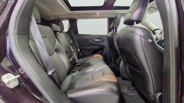 Used 2021 Jeep Cherokee Trailhawk w/ Sun, Sound & Nav Group AWD/4WD image 19