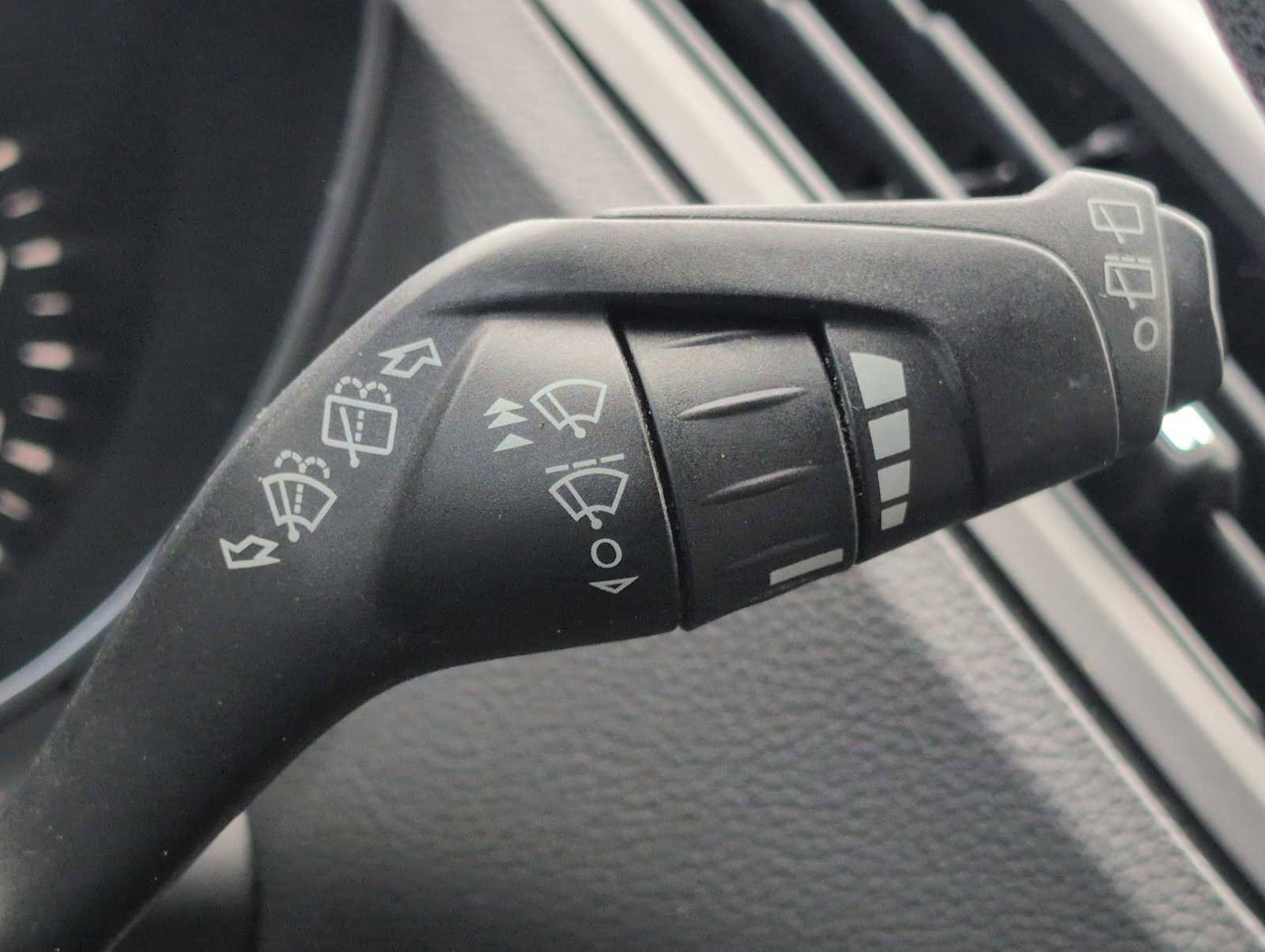 Used 2014 Ford Escape SE image 25