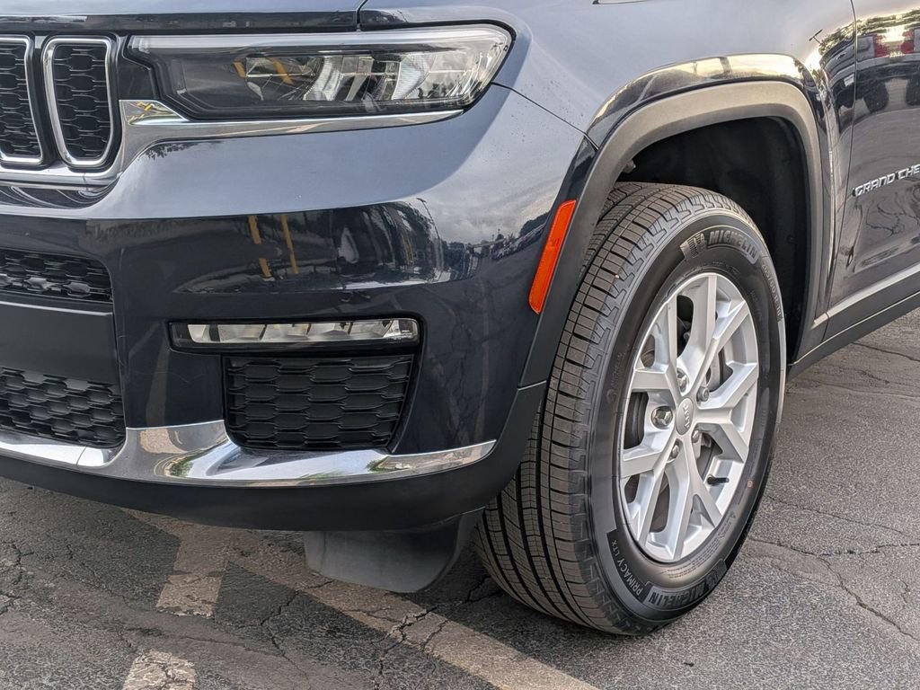 Used 2023 Jeep Grand Cherokee L Limited AWD/4WD image 9
