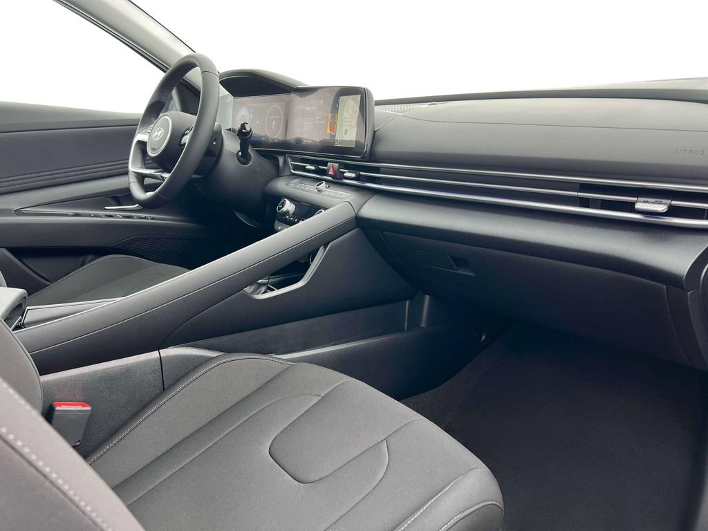 New 2025 Hyundai Elantra SEL FWD image 15