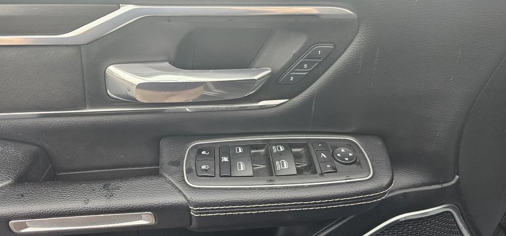 Used 2022 RAM 1500 Laramie AWD/4WD image 13