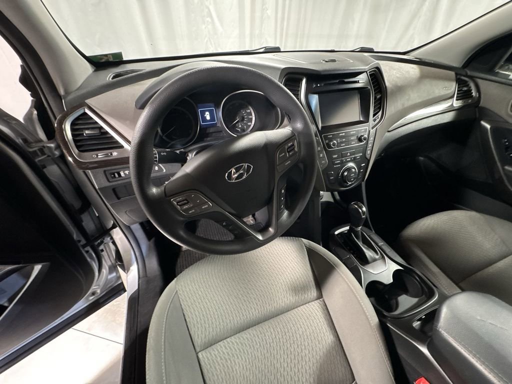 Used 2017 Hyundai Santa Fe SE image 15