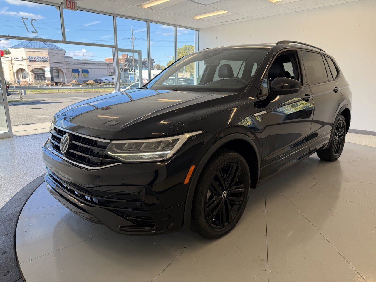 Used 2022 Volkswagen Tiguan SE R-Line AWD/4WD image 66