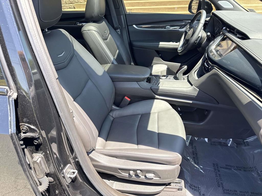 Used 2023 Cadillac XT6 Sport w/ Technology Package AWD/4WD image 7
