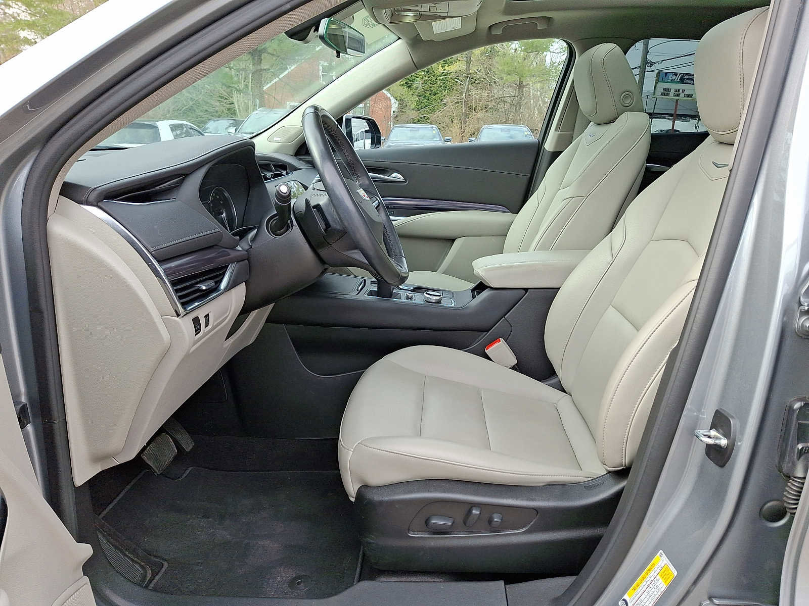 Certified 2023 Cadillac XT4 Luxury w/ Cold Weather Package image 17