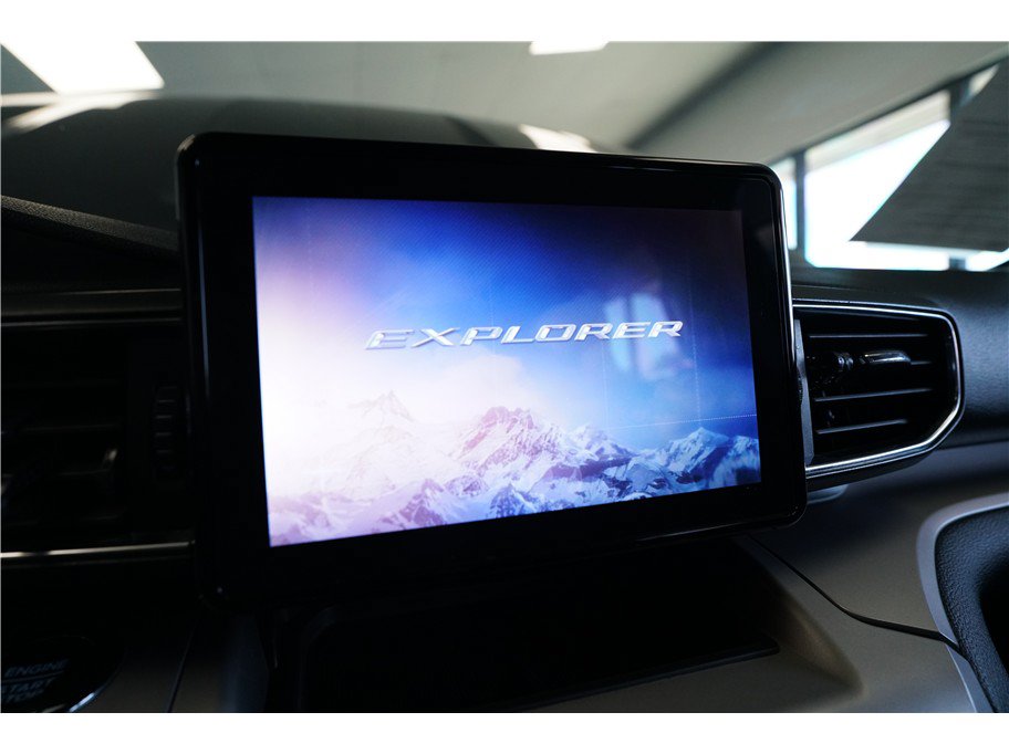 Used 2020 Ford Explorer XLT w/ Equipment Group 202A AWD/4WD image 22