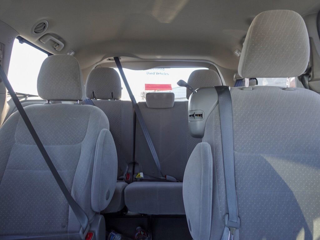 Certified 2018 Toyota Sienna LE image 16