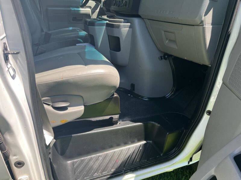 Used 2014 Ford E-250 and Econoline 250 Extended w/ Commercial Cargo Van Package RWD image 9