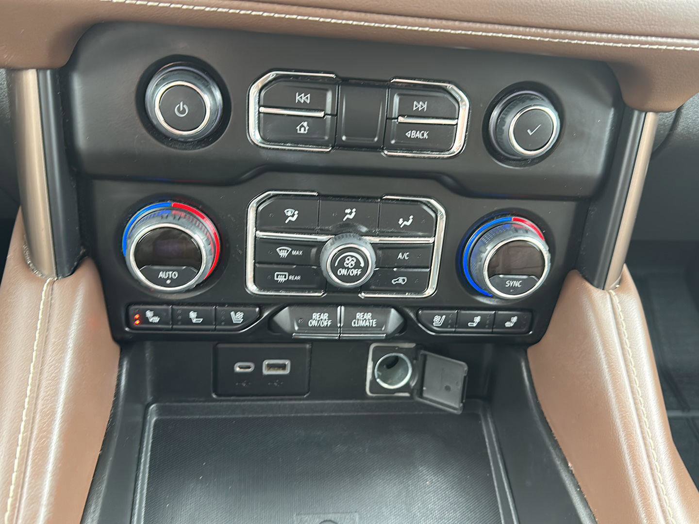 Used 2022 Chevrolet Suburban High Country image 40