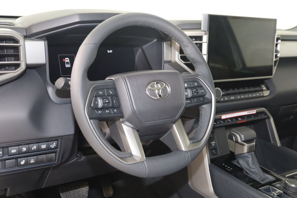 Used 2025 Toyota Tundra Limited AWD/4WD image 6