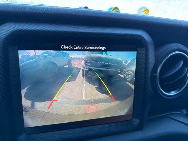 Used 2018 Jeep Wrangler Unlimited Sahara AWD/4WD image 13