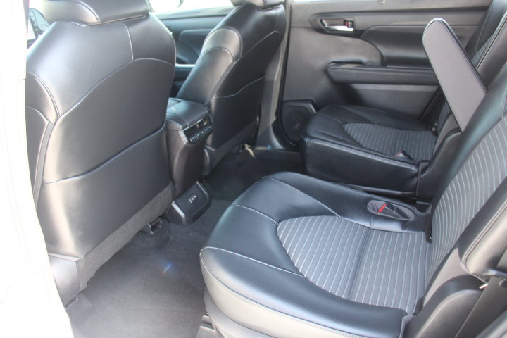 Used 2022 Toyota Highlander XSE AWD/4WD image 14