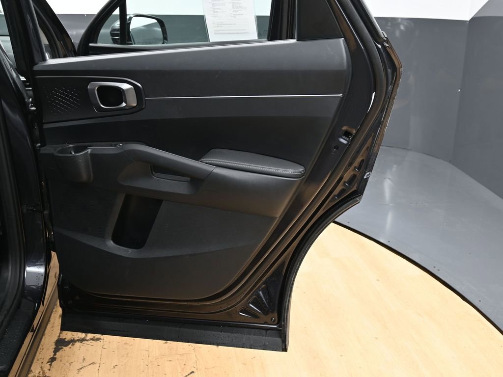Used 2025 Kia Sorento S image 40