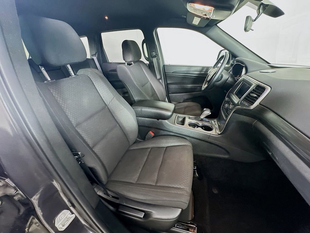 Used 2019 Jeep Grand Cherokee Laredo w/ Security & Convenience Group AWD/4WD image 34