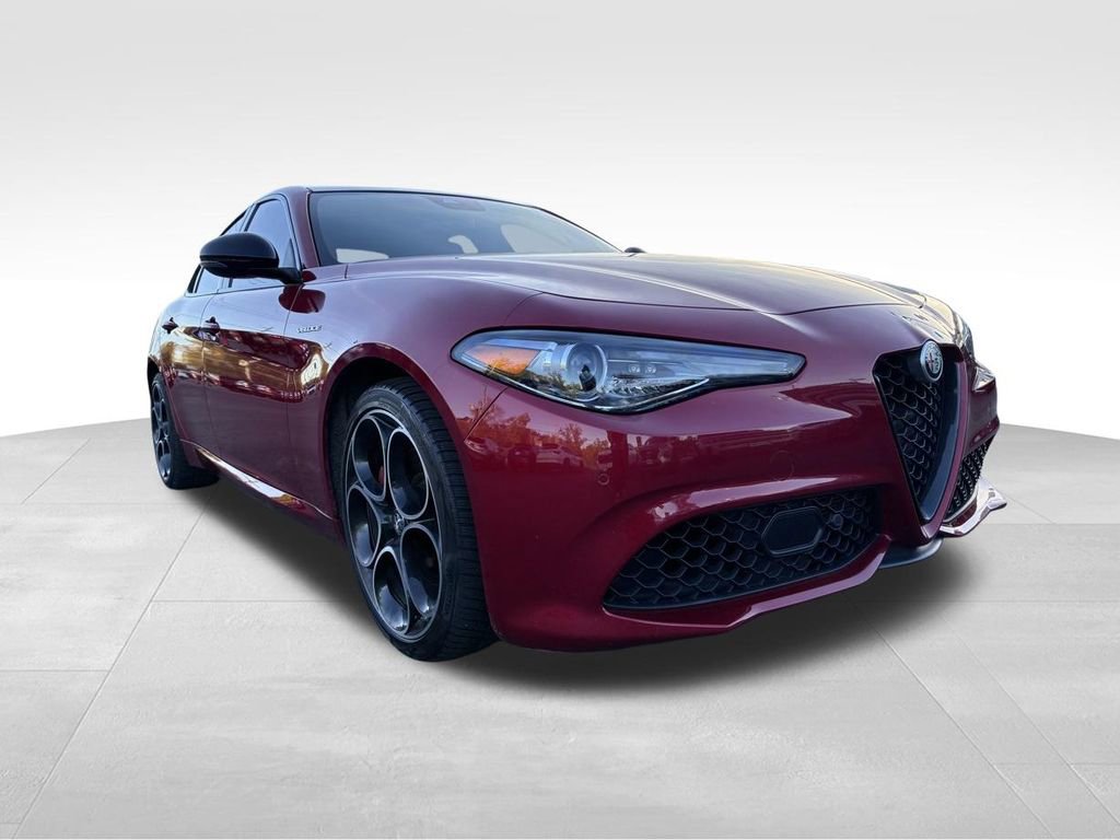 Used 2022 Alfa Romeo Giulia Veloce AWD/4WD image 1