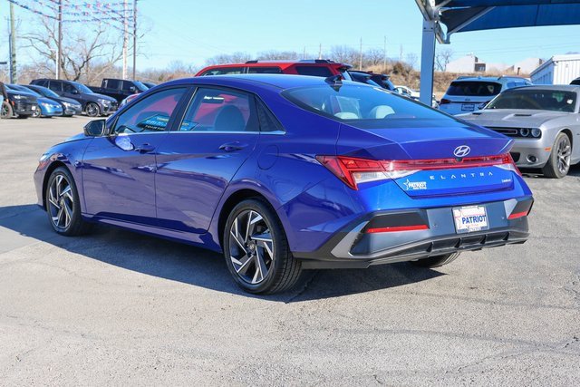 Used 2024 Hyundai Elantra Limited image 5