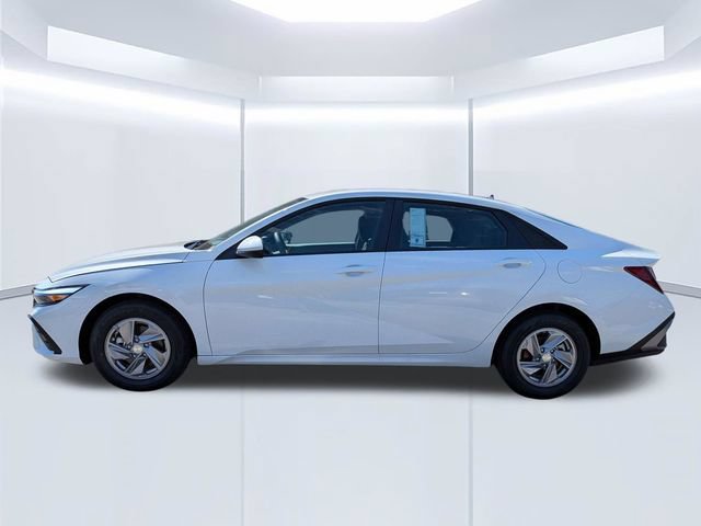 Used 2026 Hyundai Elantra SE FWD image 7