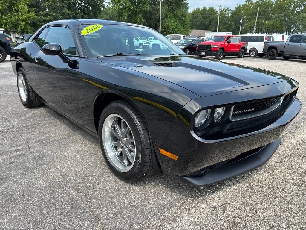 Used 2014 Dodge Challenger SXT Plus RWD image 3