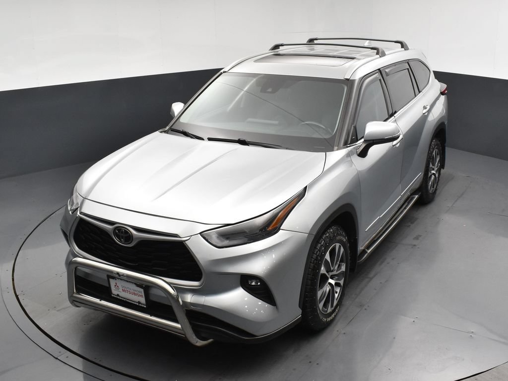 Used 2022 Toyota Highlander XLE AWD/4WD image 19