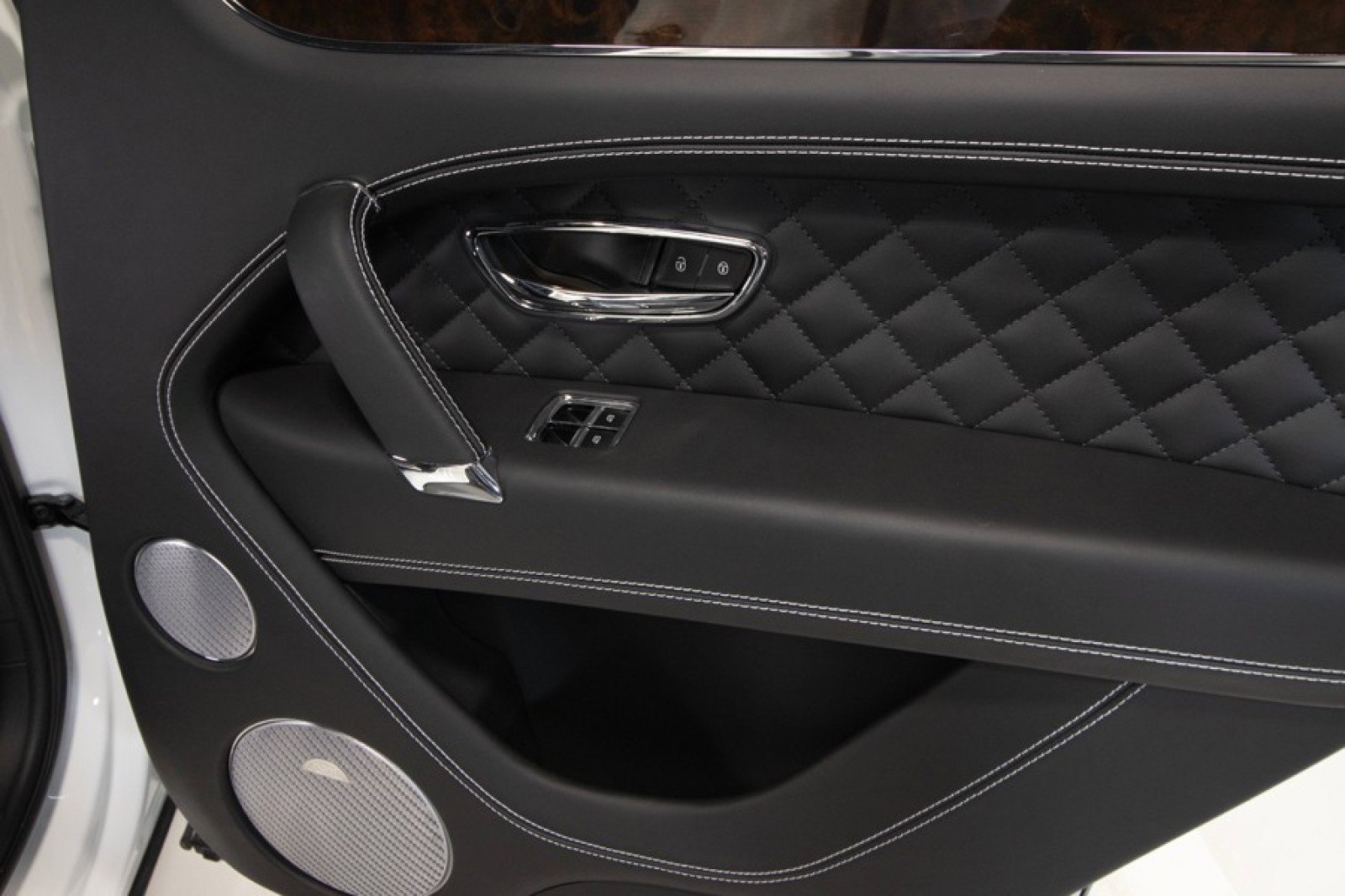 Used 2017 Bentley Bentayga image 61