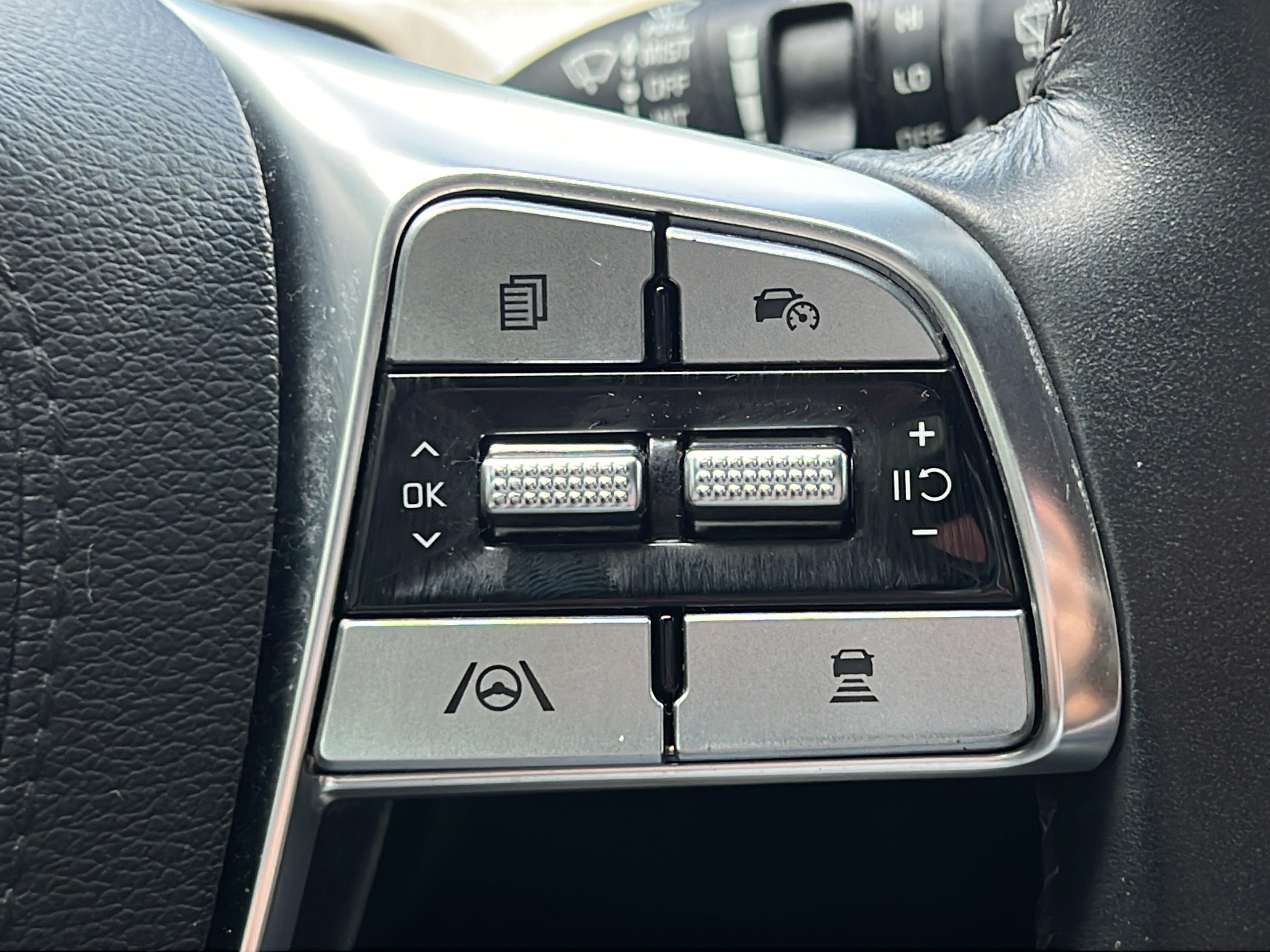 Certified 2023 Kia Telluride EX w/ EX Captain's Chair Package FWD image 22