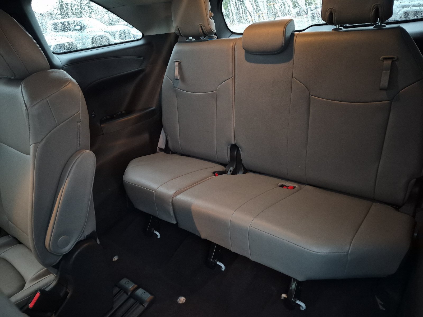 Used 2025 Toyota Sienna XLE FWD image 14