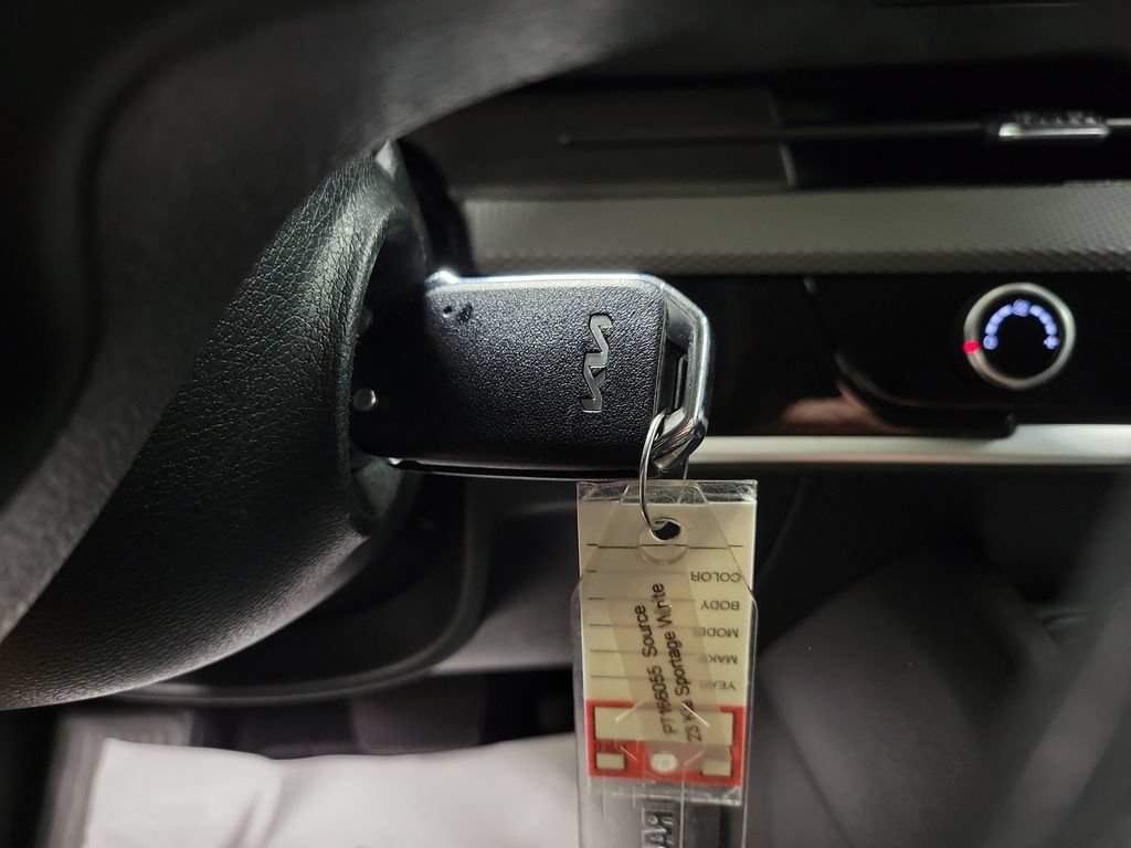 Used 2023 Kia Sportage LX FWD image 16