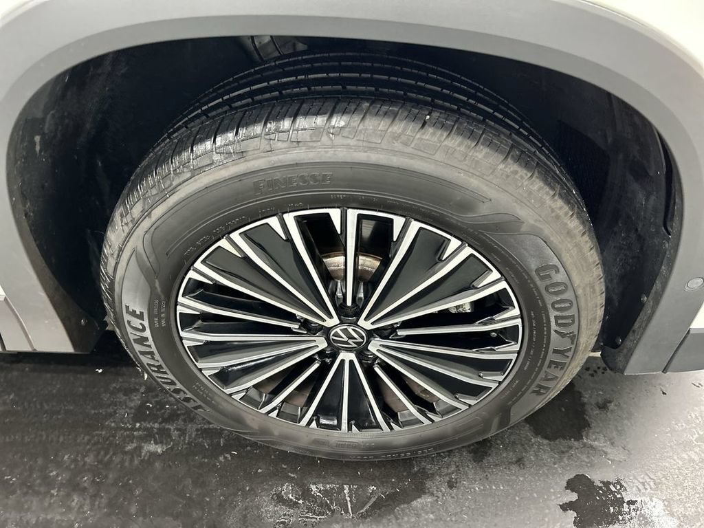 Certified 2026 Volkswagen Tiguan S w/ 18" Wheel Package AWD/4WD image 8
