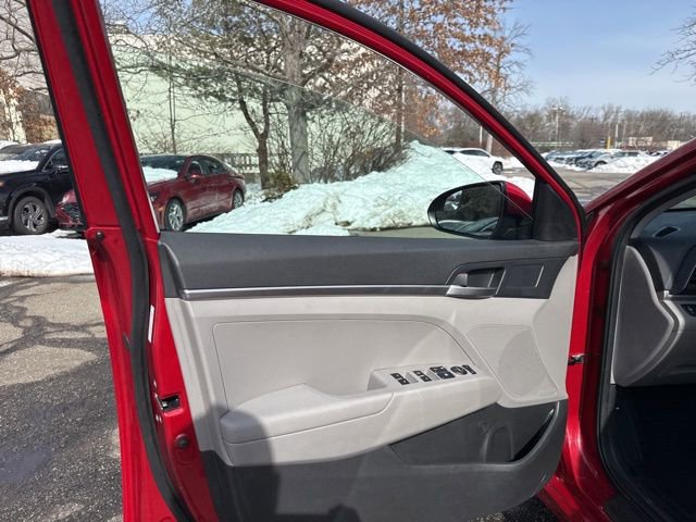 Used 2020 Hyundai Elantra SE image 32