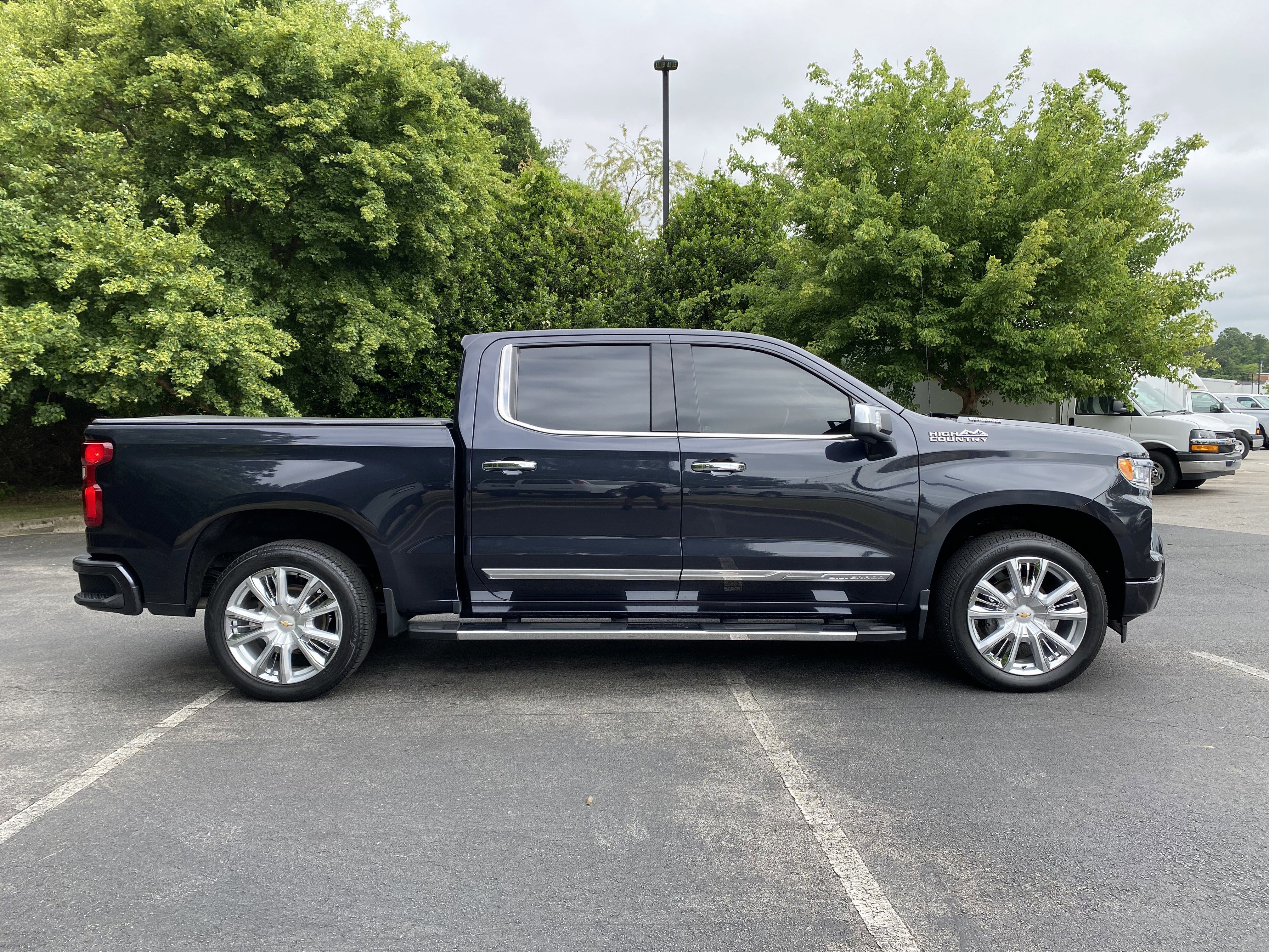 Used 2023 Chevrolet Silverado 1500 High Country w/ High Country Premium Package AWD/4WD image 10