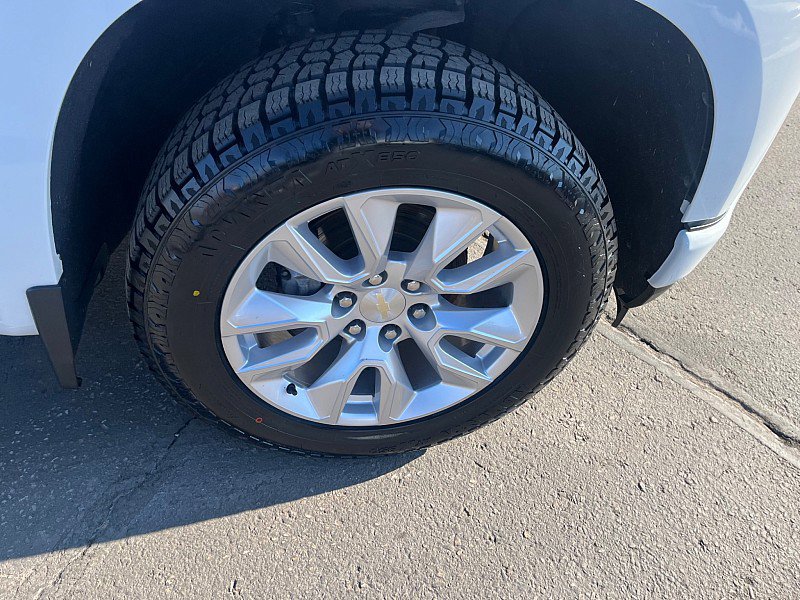 Used 2020 Chevrolet Silverado 1500 Custom w/ Custom Value Package AWD/4WD image 10