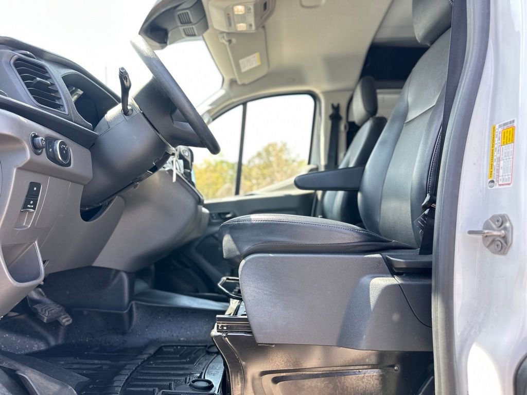 Certified 2022 Ford Transit 250 Low Roof image 18