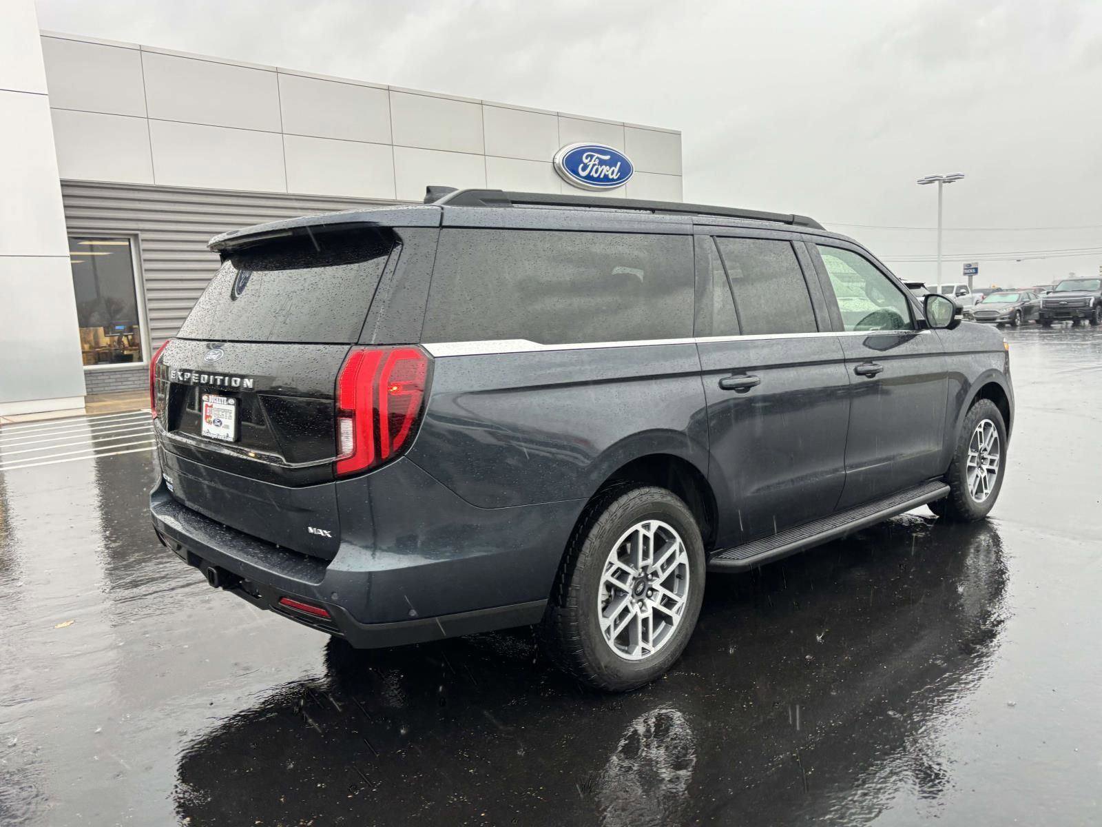 Used 2025 Ford Expedition Max Active AWD/4WD image 9