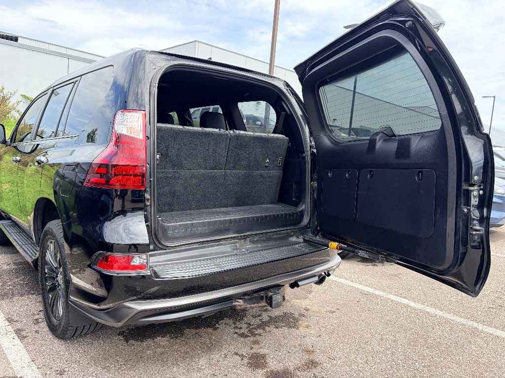 Used 2021 Lexus GX 460 Premium w/ Accessory Package AWD/4WD image 24