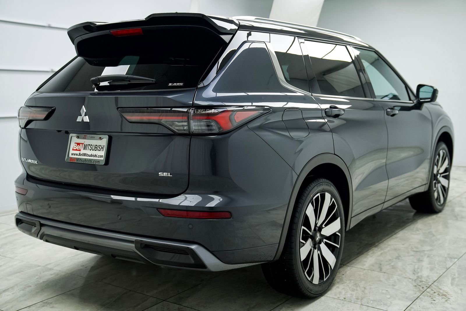 Used 2025 Mitsubishi Outlander SE image 8