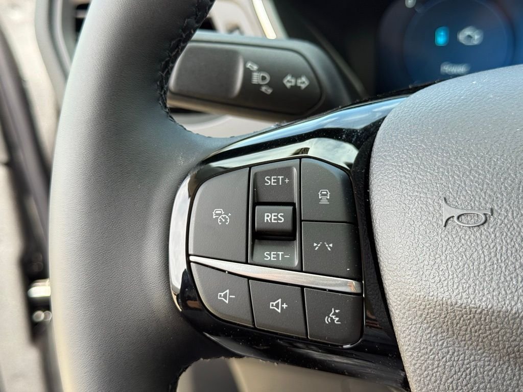 New 2024 Ford Escape SE w/ PHEV Premium Package FWD image 12