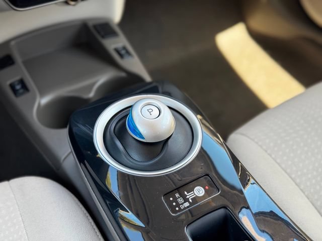 Used 2012 Nissan Leaf SL FWD image 36
