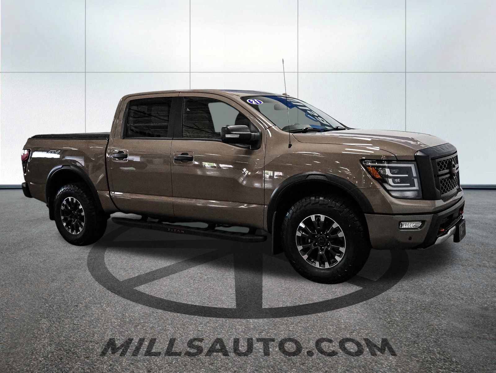 Used 2021 Nissan Titan PRO-4X w/ Pro-4x Convenience Package AWD/4WD image 10
