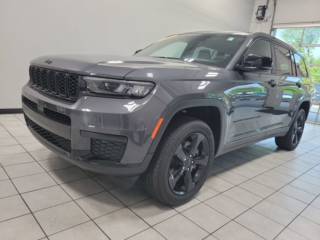 Used 2024 Jeep Grand Cherokee L Altitude AWD/4WD image 8