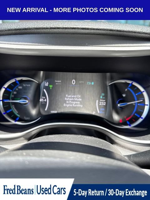 Used 2022 Chrysler Pacifica Touring-L w/ Uconnect Theater Family Group FWD image 7