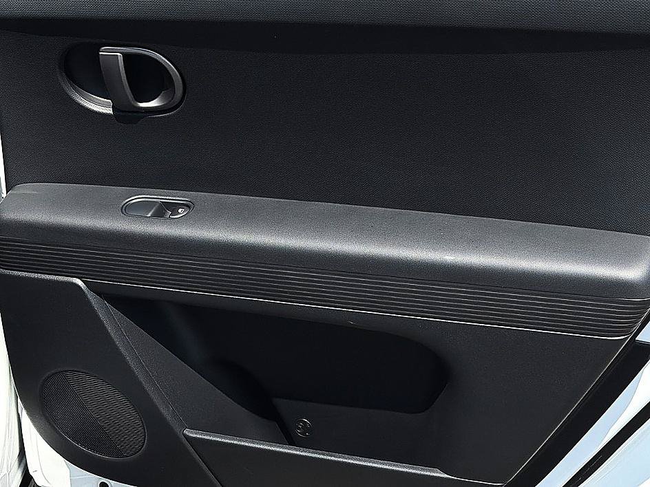Certified 2025 Hyundai Ioniq 5 SE RWD image 27