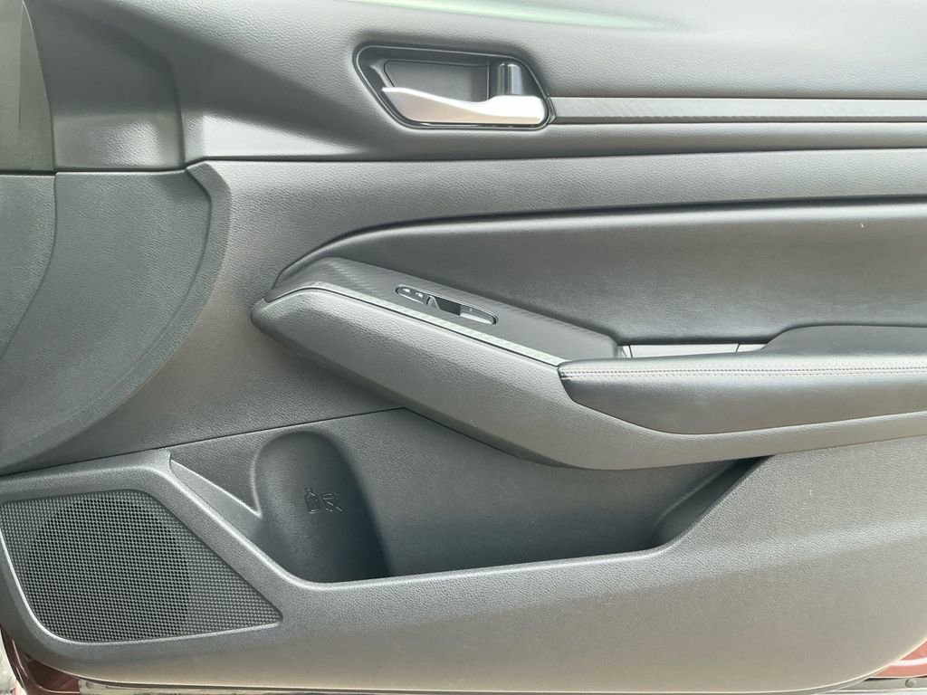 Used 2024 Nissan Altima 2.5 SV image 16