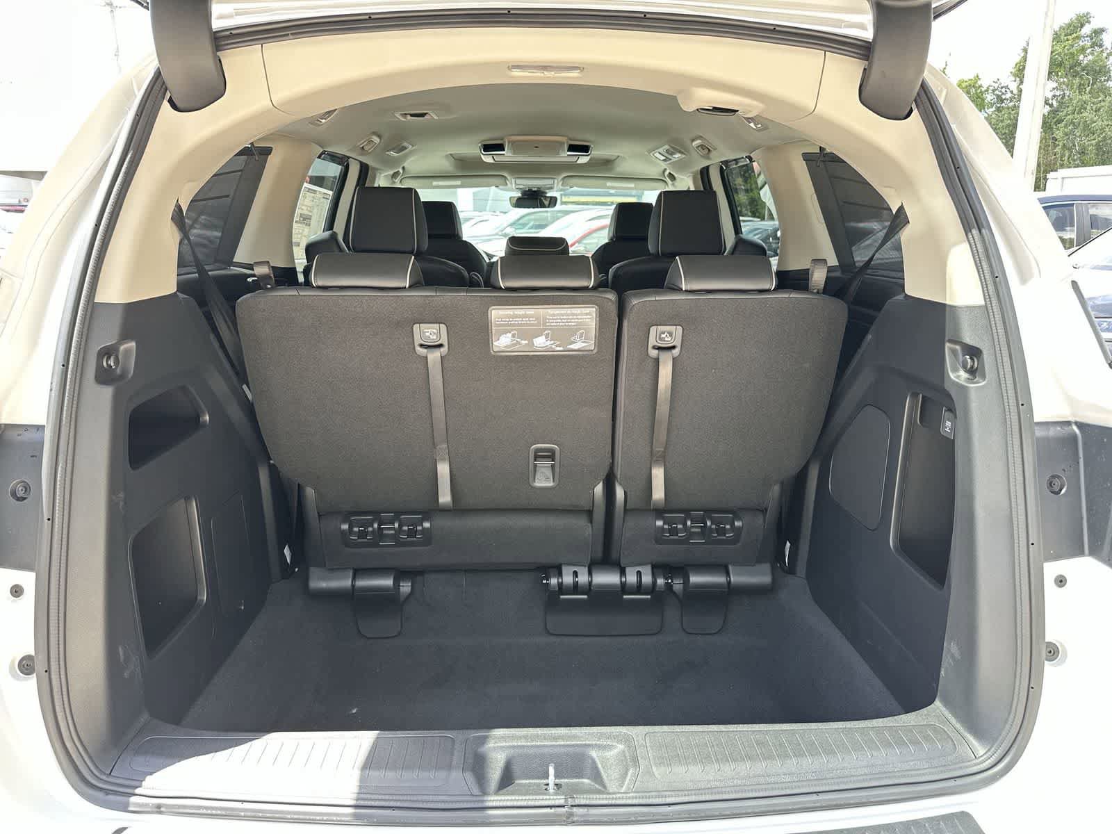 New 2026 Honda Odyssey Touring image 9