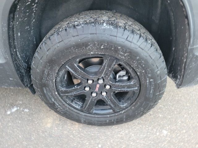 Used 2023 GMC Acadia AT4 image 30