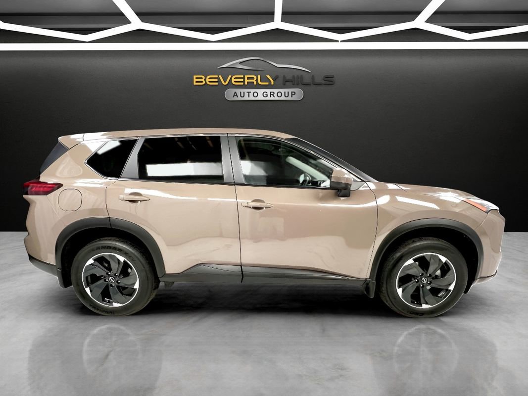 Used 2025 Nissan Rogue SV image 6